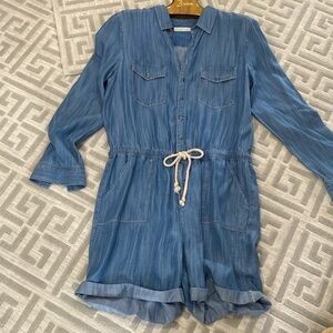 Chambray short Romper size large